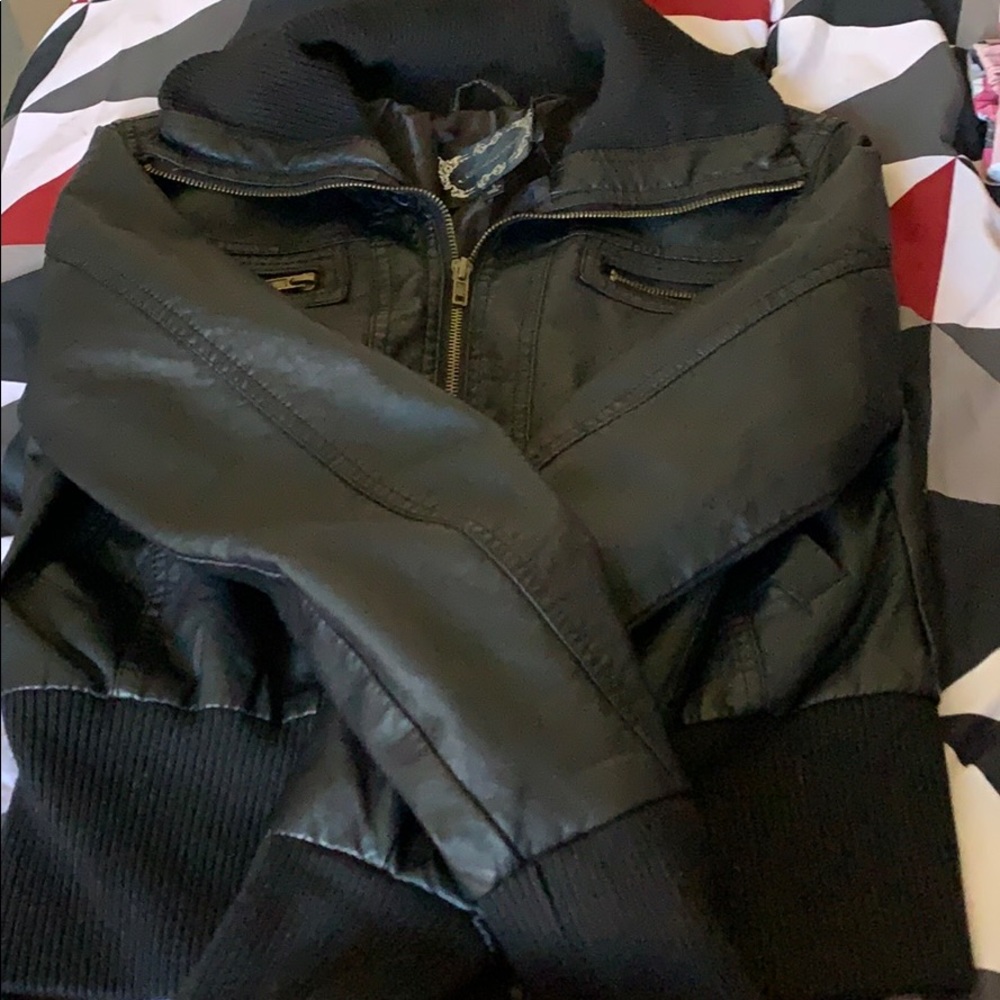 Cropped leather jacket